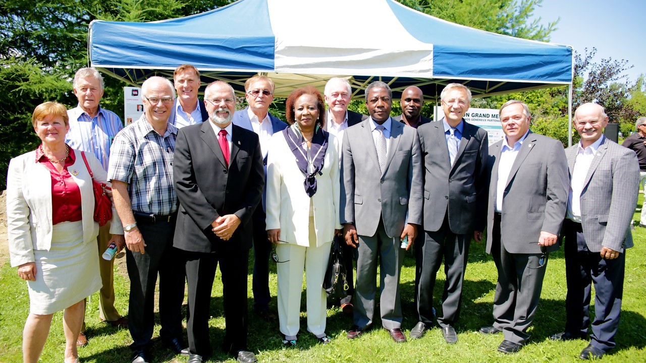 De nombreux dignitaires de l'OIF, maires, élus et invités ont pris part au lancement du Symposium 2014.