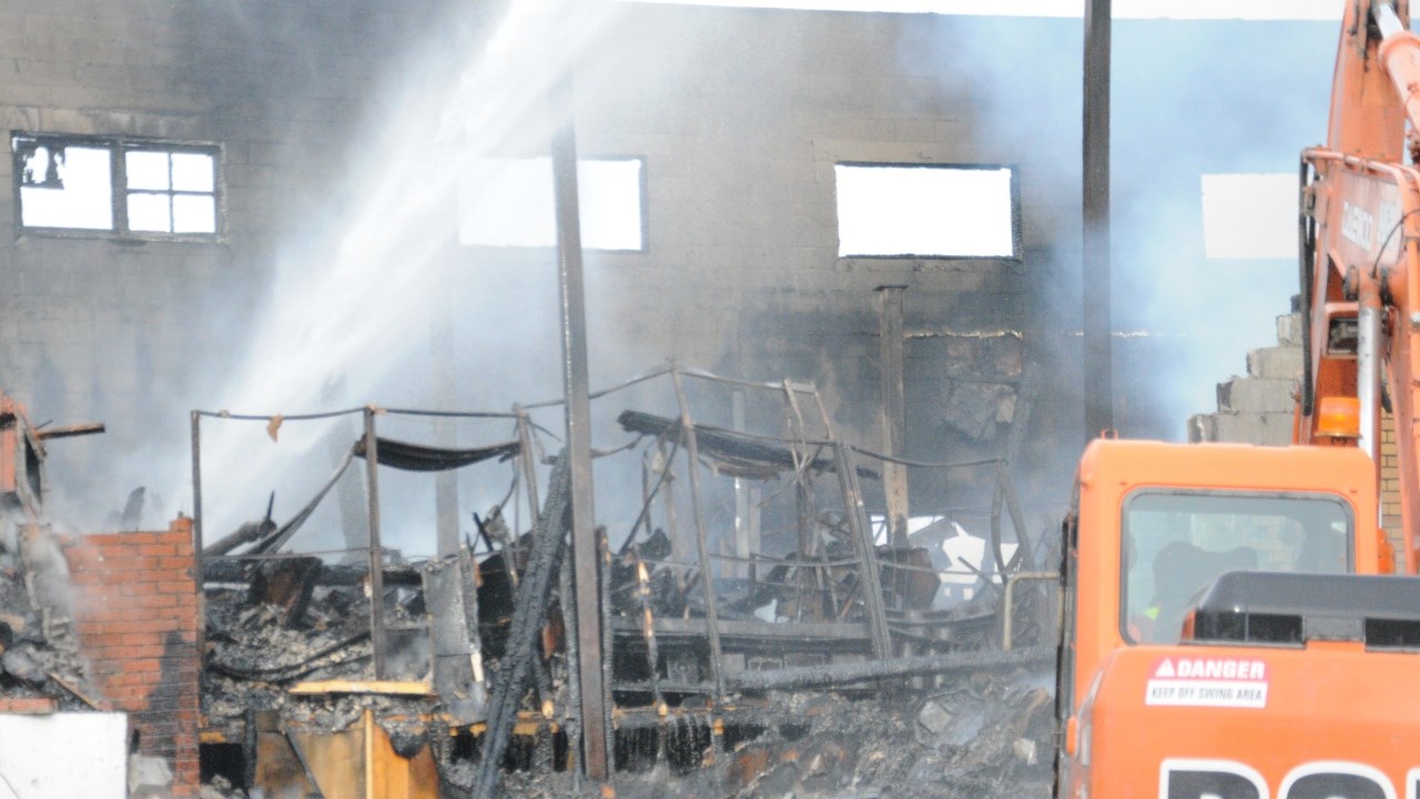 Personne n’a été blessé. Cependant, le commerce est une perte totale. Pour le moment, la cause de l’incendie de la quincaillerie demeure inconnue.