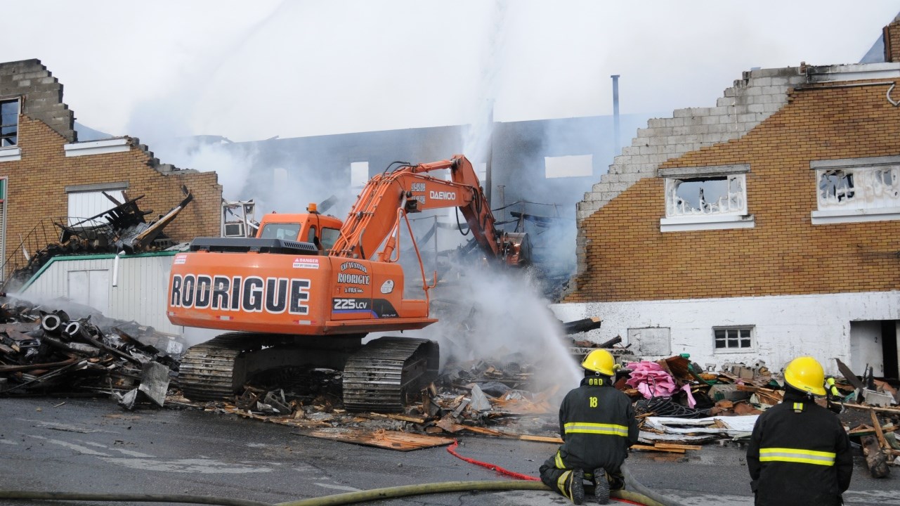 Personne n’a été blessé. Cependant, le commerce est une perte totale. Pour le moment, la cause de l’incendie de la quincaillerie demeure inconnue.