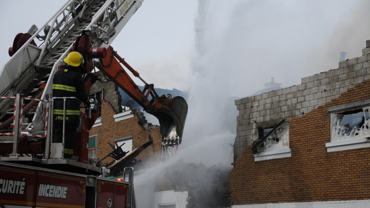 Personne n’a été blessé. Cependant, le commerce est une perte totale. Pour le moment, la cause de l’incendie de la quincaillerie demeure inconnue.