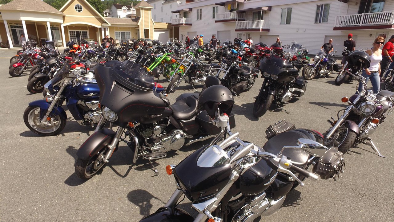 Normand DeLessard présente le Jarrets noirs bike show