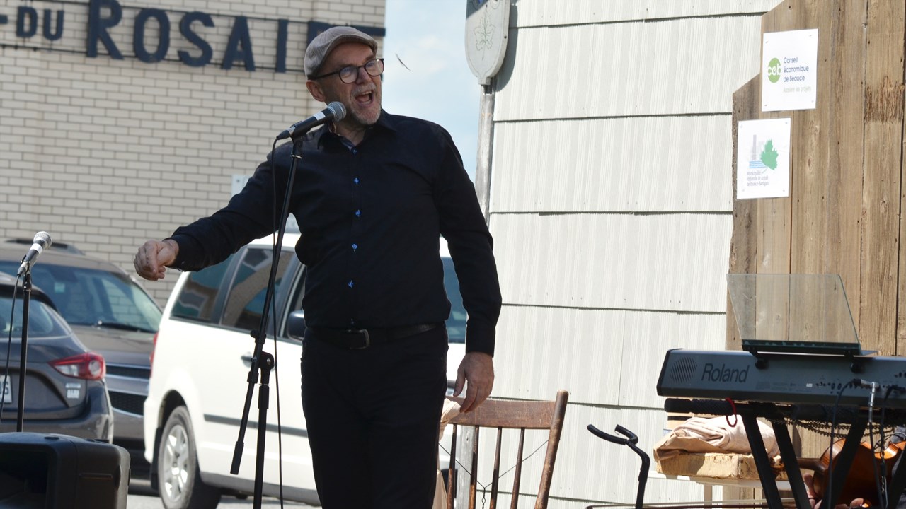 Spectacle haut en couleurs du conteur Alexis Roy à Saint-Benoît