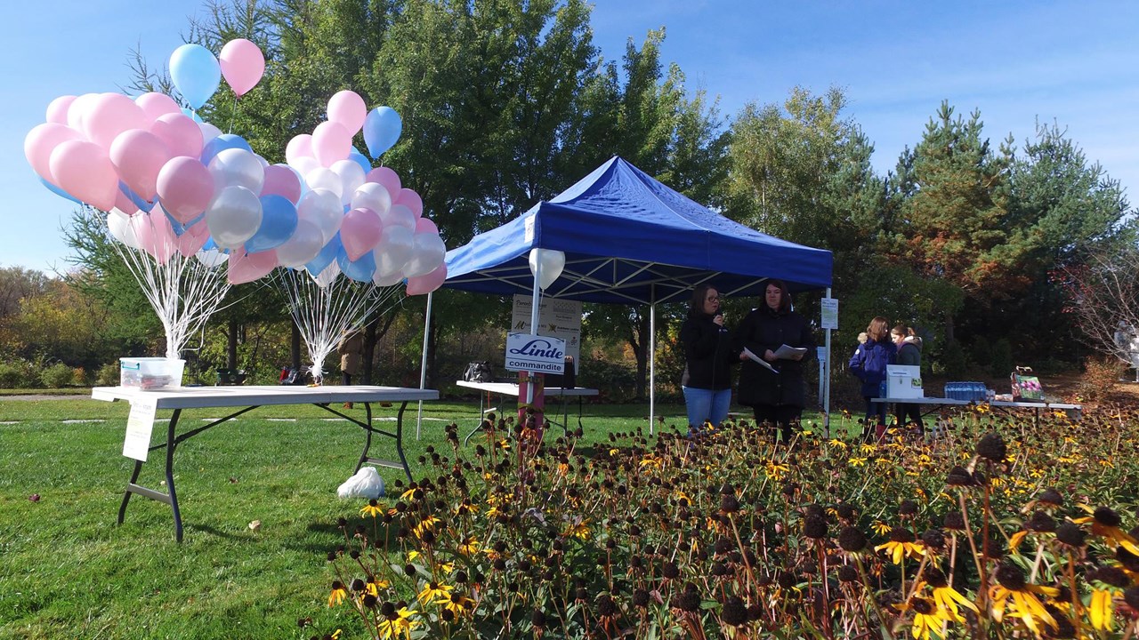 Normand DeLessard présente la marche de la Fête des anges