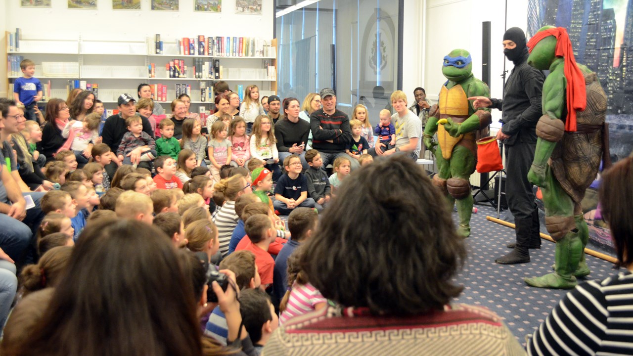 Les Tortues Ninjas attirent plus de 300 personnes à Journée d'alphabétisation familiale