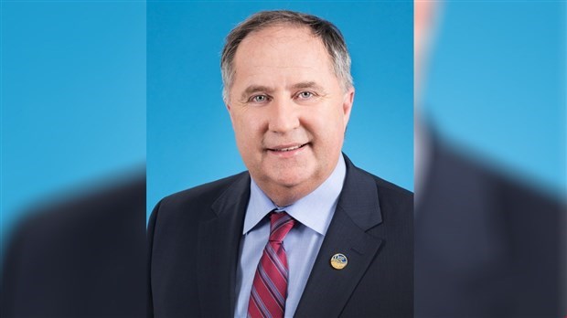Le député de Beauce-Sud, Paul Busque, souligne la participation de l'école Curé-Beaudet de Saint-Éphrem au Parlement écolier de l'Assemblée nationale.