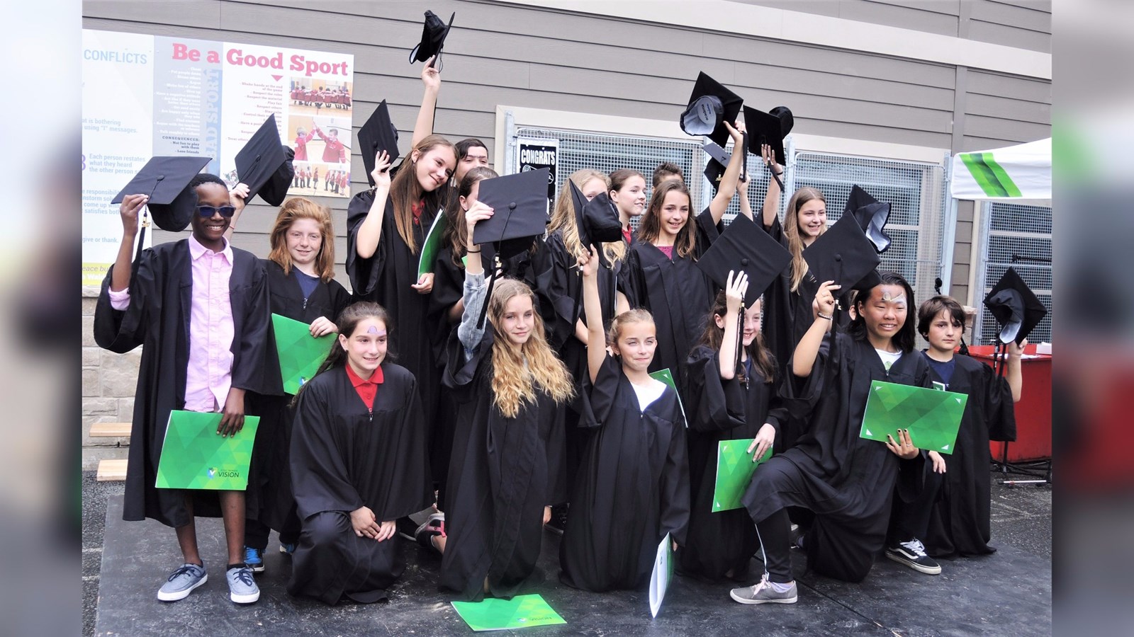 Les finissants de 6e année de l'école Vision Beauce de Sainte-Marie lors de leur cérémonie de graduation qui s'est déroulée lors du mercredi 21 juin 2017.