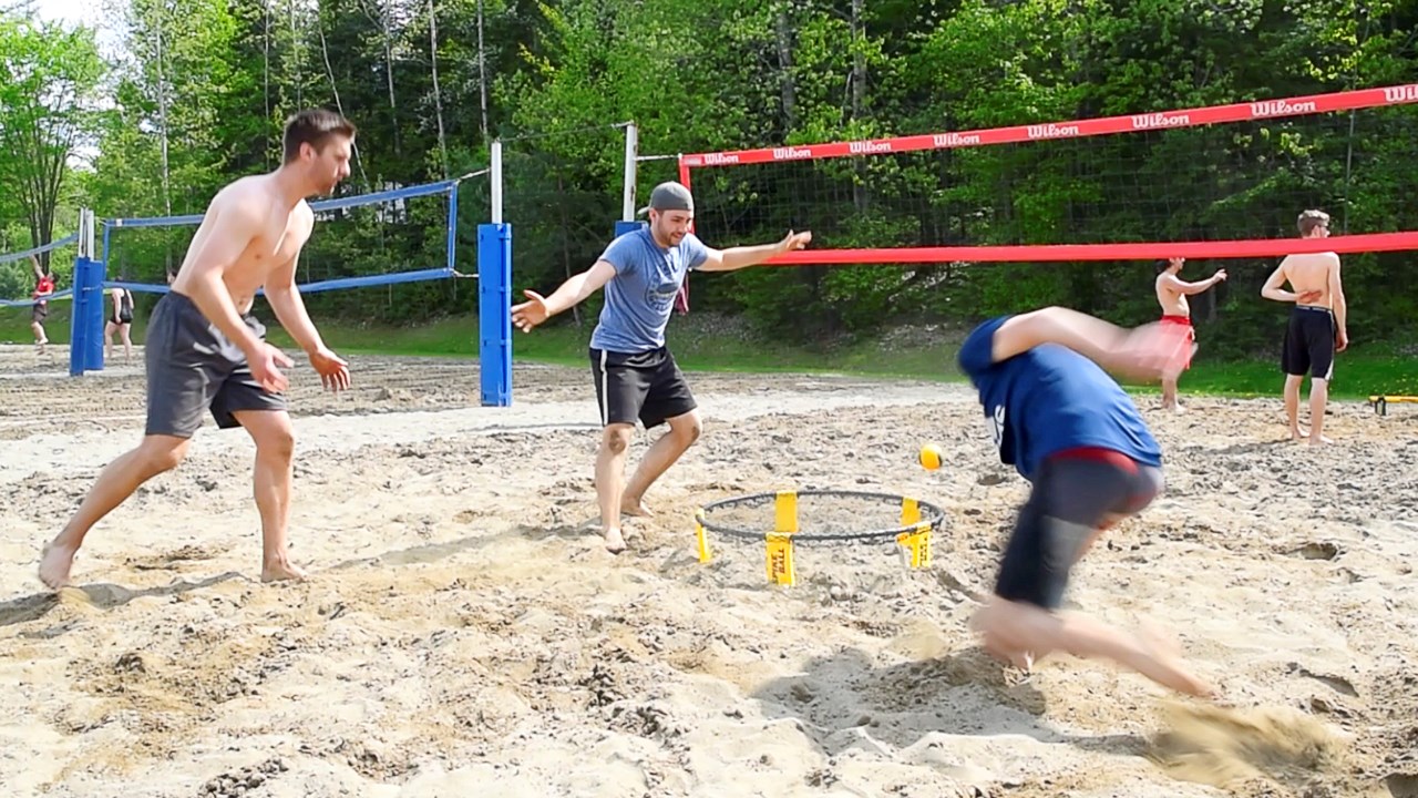 Le spikeball, un nouveau sport en plein essor à St-Georges, aux règles originales