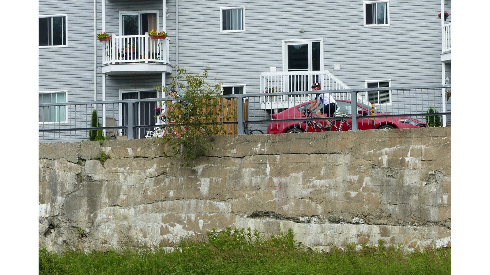 L'état du mur de soutènement de la Promenade Redmond à Saint-Georges en date du vendredi 14 juillet 2017.