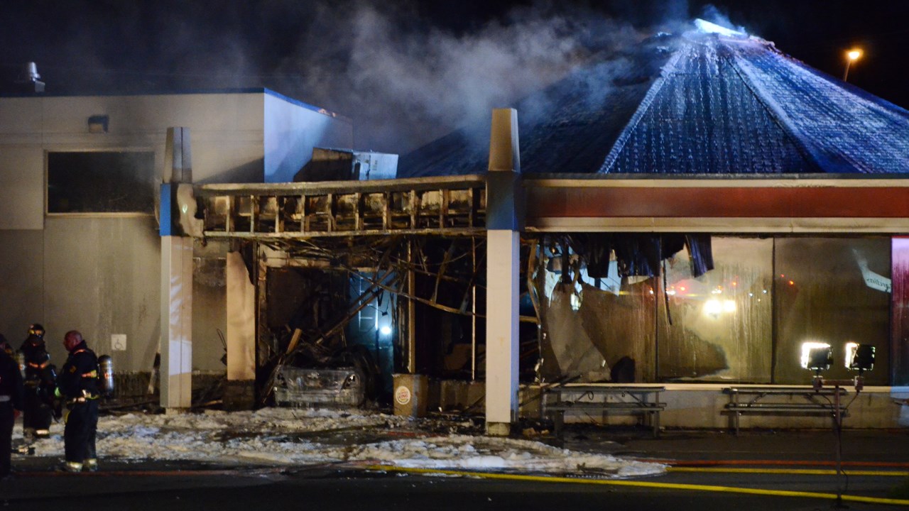 Un incendie causé par un véhicule ravage le Burger King de Saint-Georges