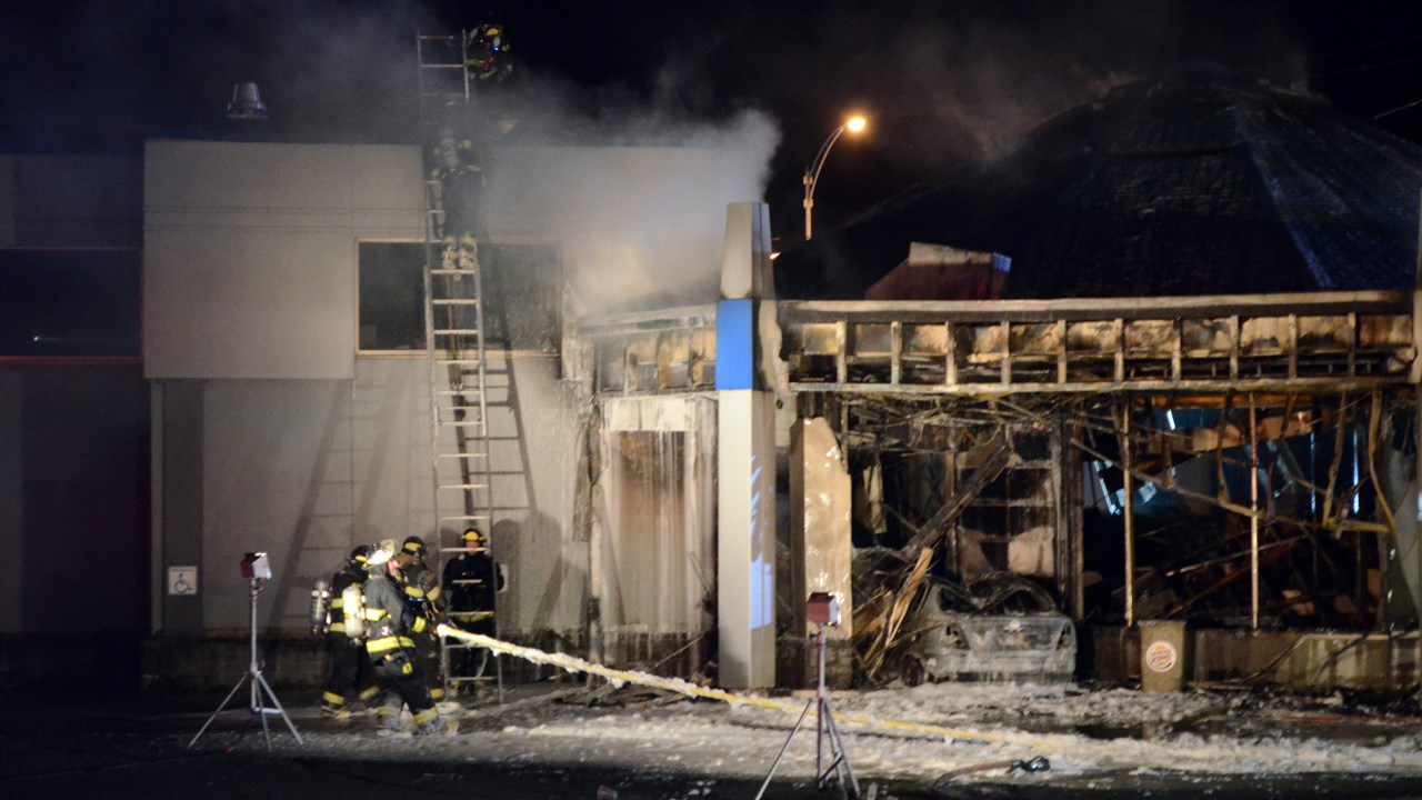Un incendie causé par un véhicule ravage le Burger King de Saint-Georges