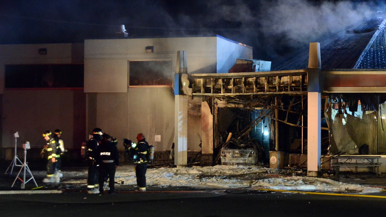Un incendie causé par un véhicule ravage le Burger King de Saint-Georges