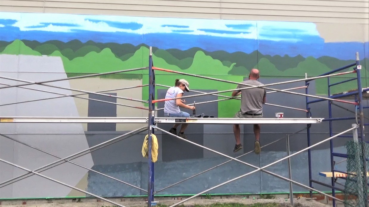 Notre vidéaste junior Pascal Goyette présente l'évolution de la fresque à Place Bureau