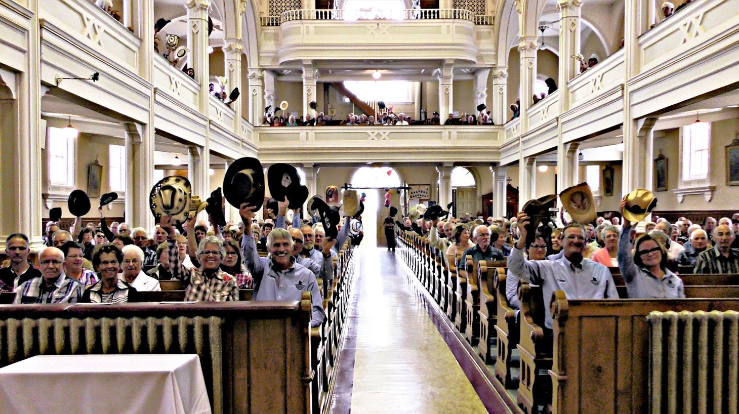 Dans cette capsule d'Hier à aujourd'hui avec Normand DeLessard, Normand présente la messe country qui s'est déroulée lors du dimanche 6 août 2017 à l'église de Saint-Prosper, dans le cadre de la 10e édition de Nashville en Beauce.