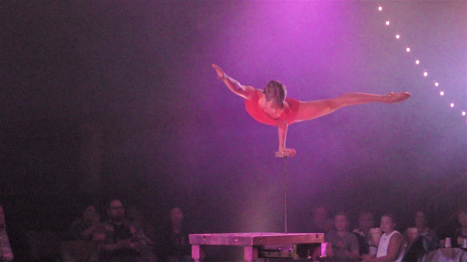 Dans cette capsule d'Hier à aujourd'hui avec Normand DeLessard, Normand présente le cabaret de cirque Le Monastère qui a été présenté au Ranch Gagnon à La Guadeloupe lors du vendredi 11 août 2017.