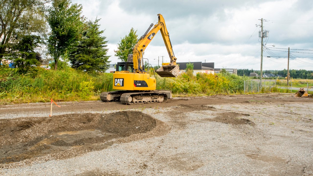 Première pelletée de terre pour la nouvelle usine de Safari Condo à Saint-Frédéric