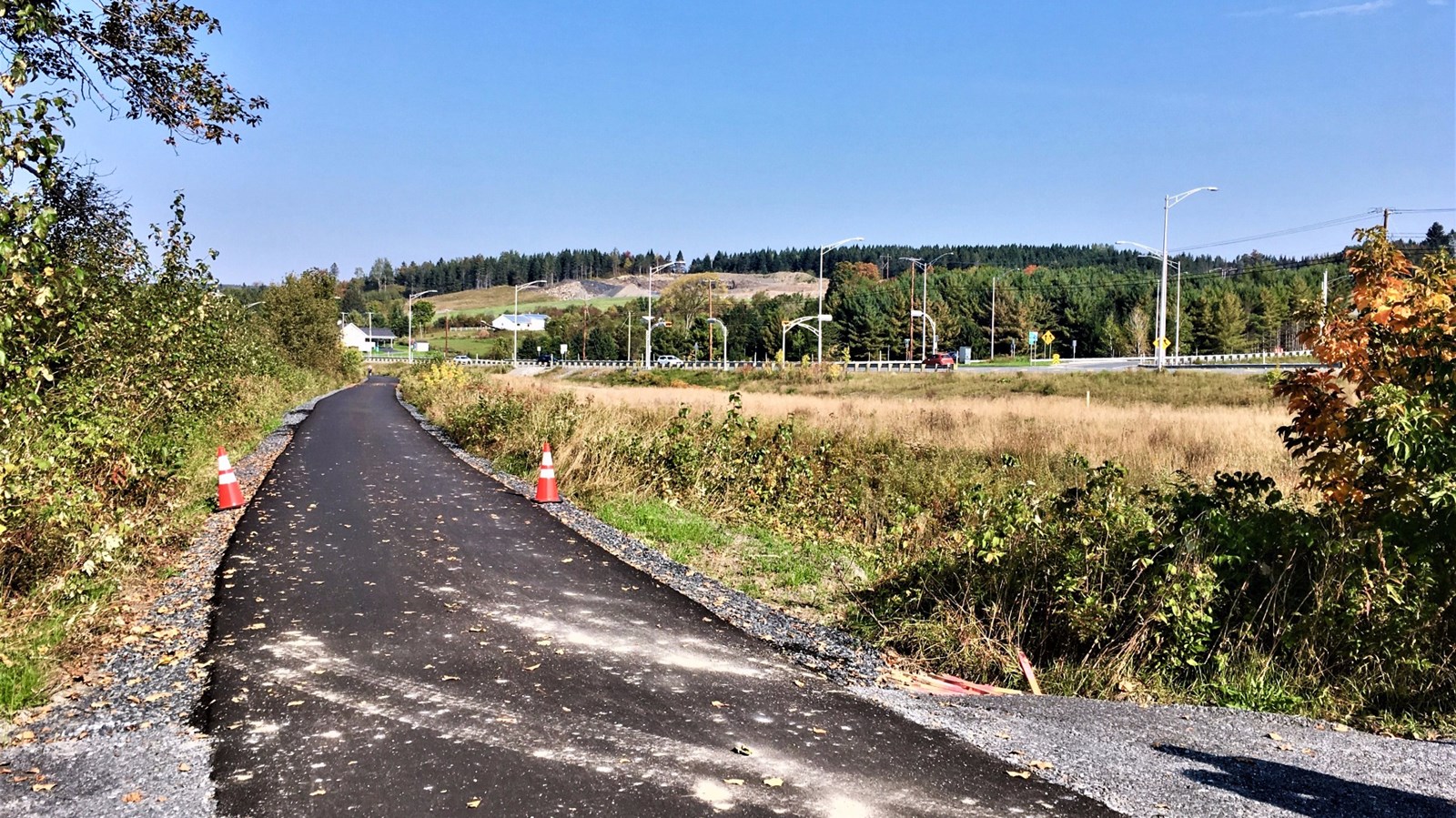 Le tronçon de piste cyclable qui relie le parc des Rapides du Diables, à Beauceville, à la municipalité de Notre-Dame-des-Pins (direction Beauceville).