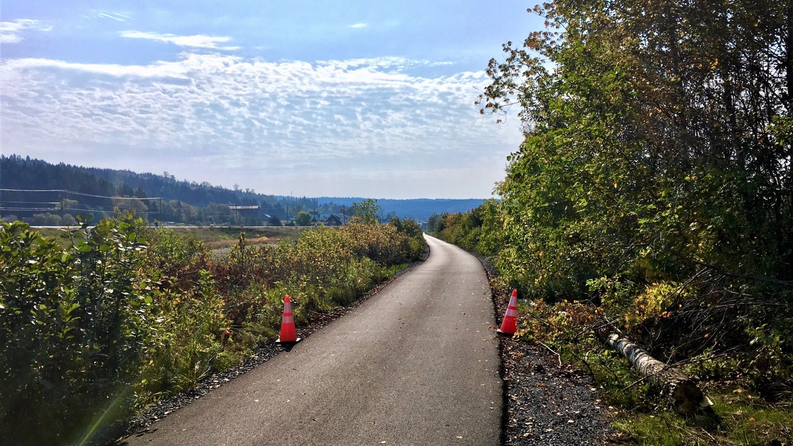 Le tronçon de piste cyclable qui relie le parc des Rapides du Diables, à Beauceville, à la municipalité de Notre-Dame-des-Pins (direction Notre-Dame-des-Pins et Saint-Georges).