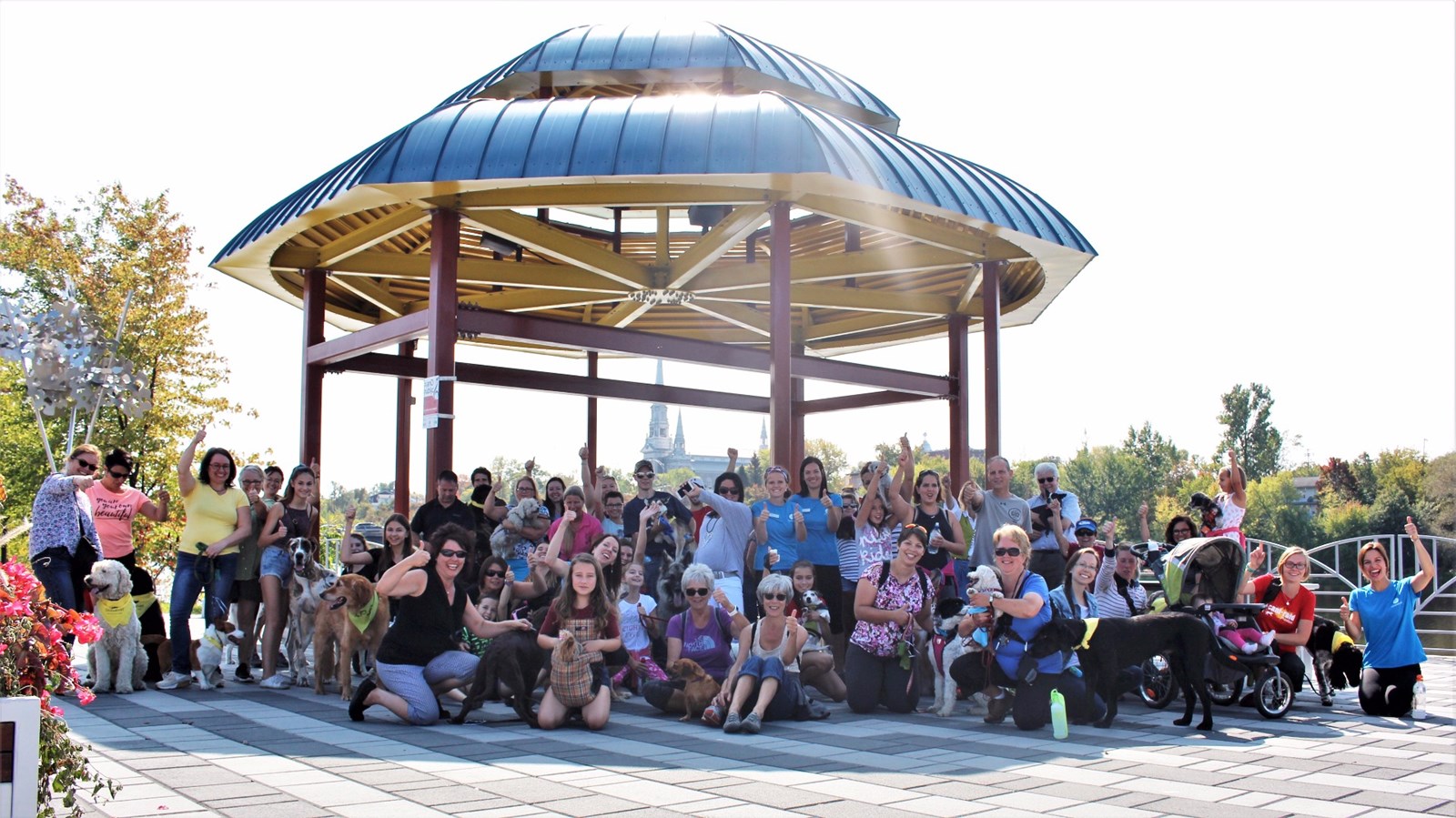 Plus de 70 personnes accompagnées de leur chien ont participé à la première édition de la marche canine au profit de la SPA Beauce-Etchemin lors du samedi 23 septembre 2017.