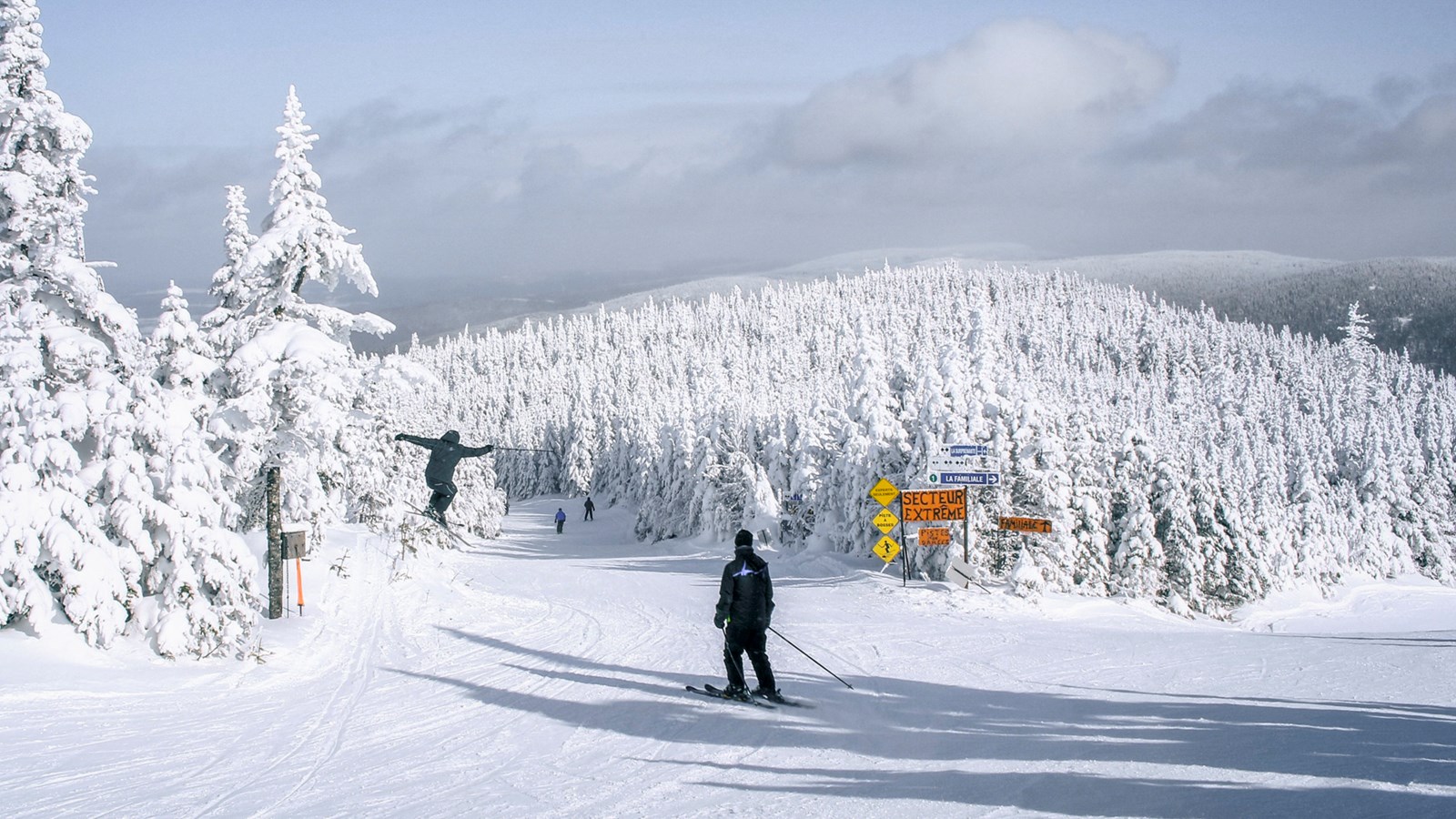 Toute l'équipe du Massif du Sud s'active à préparer au mieux la station pour l'hiver