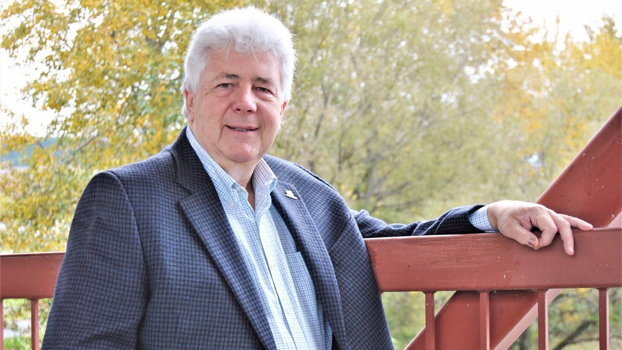 Dans le district 2, Tom Redmond a obtenu 544 votes comparativement à 286 votes pour Jérôme Gendreau, soit une majorité de 258 voix.