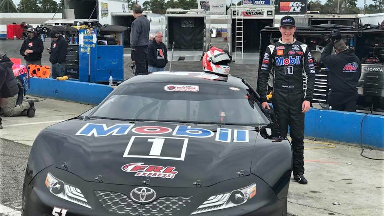 Le pilote automobile originaire de Saint-Joseph-de-Beauce et âgé de 16 ans, Raphaël Lessard.