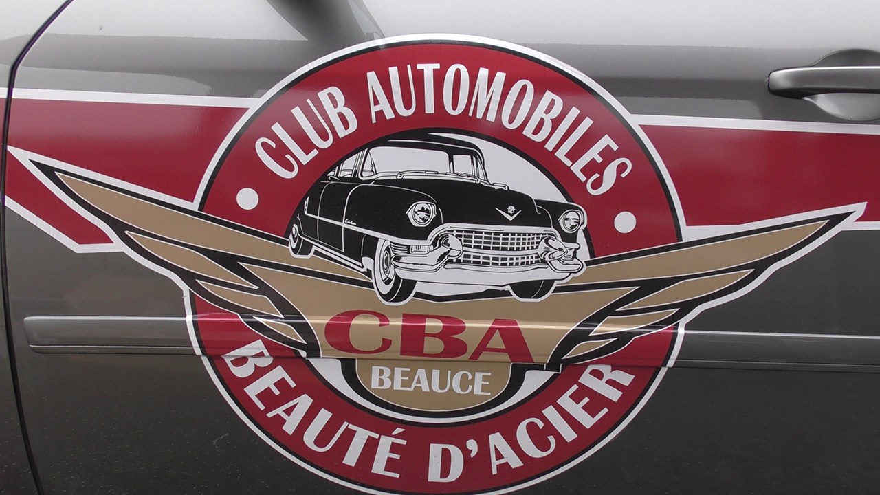 Normand DeLessard présente l'exposition d'automobiles antiques à St-Benoît