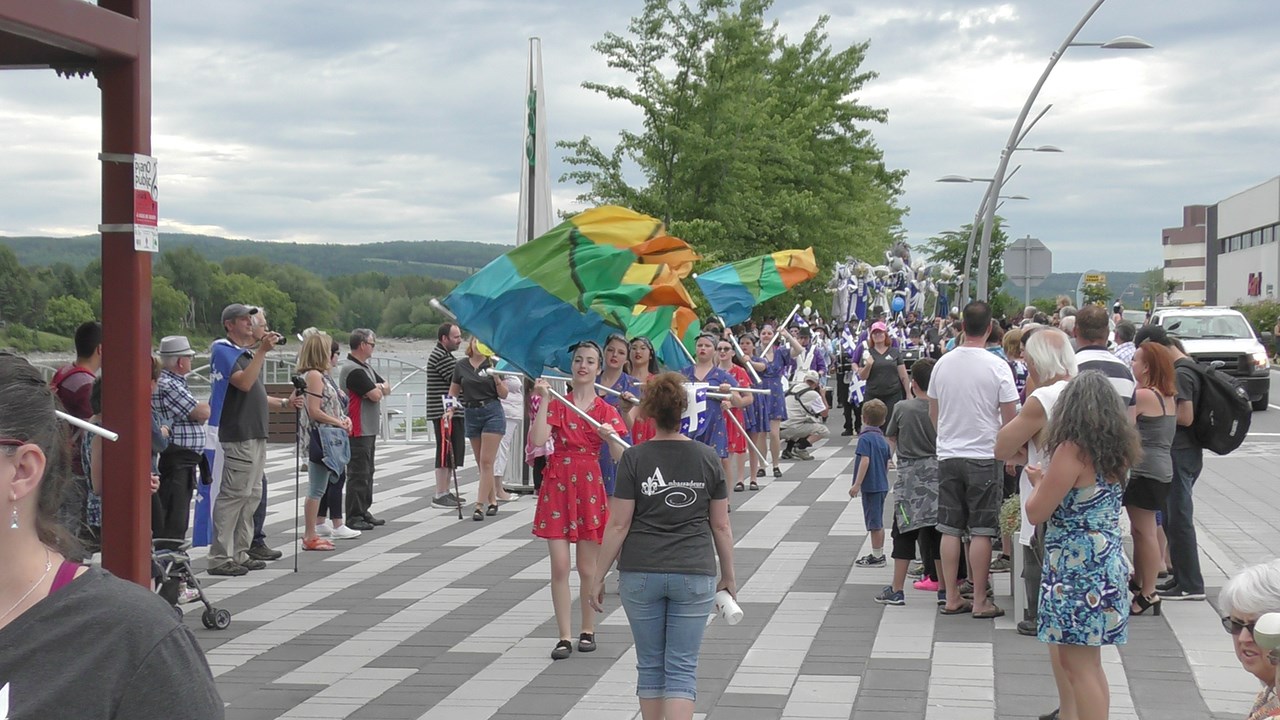 Normand DeLessard présente la parade des géants à St-Georges en 2018