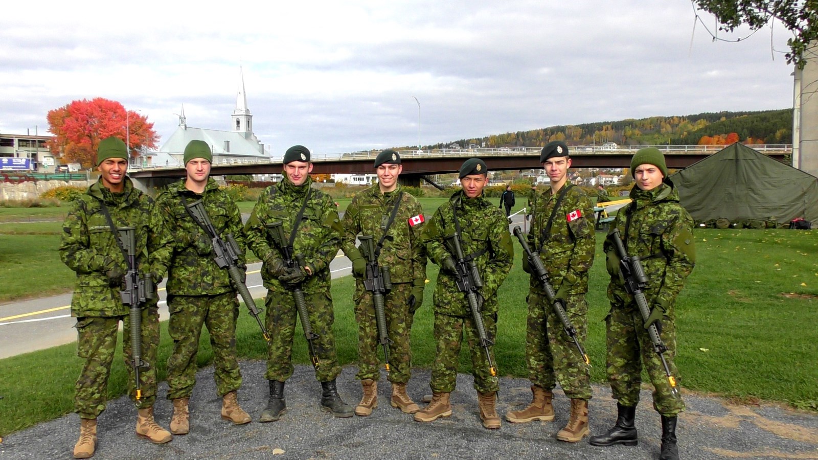 Normand DeLessard présente la dernière simulation militaire à l'Île Ronde