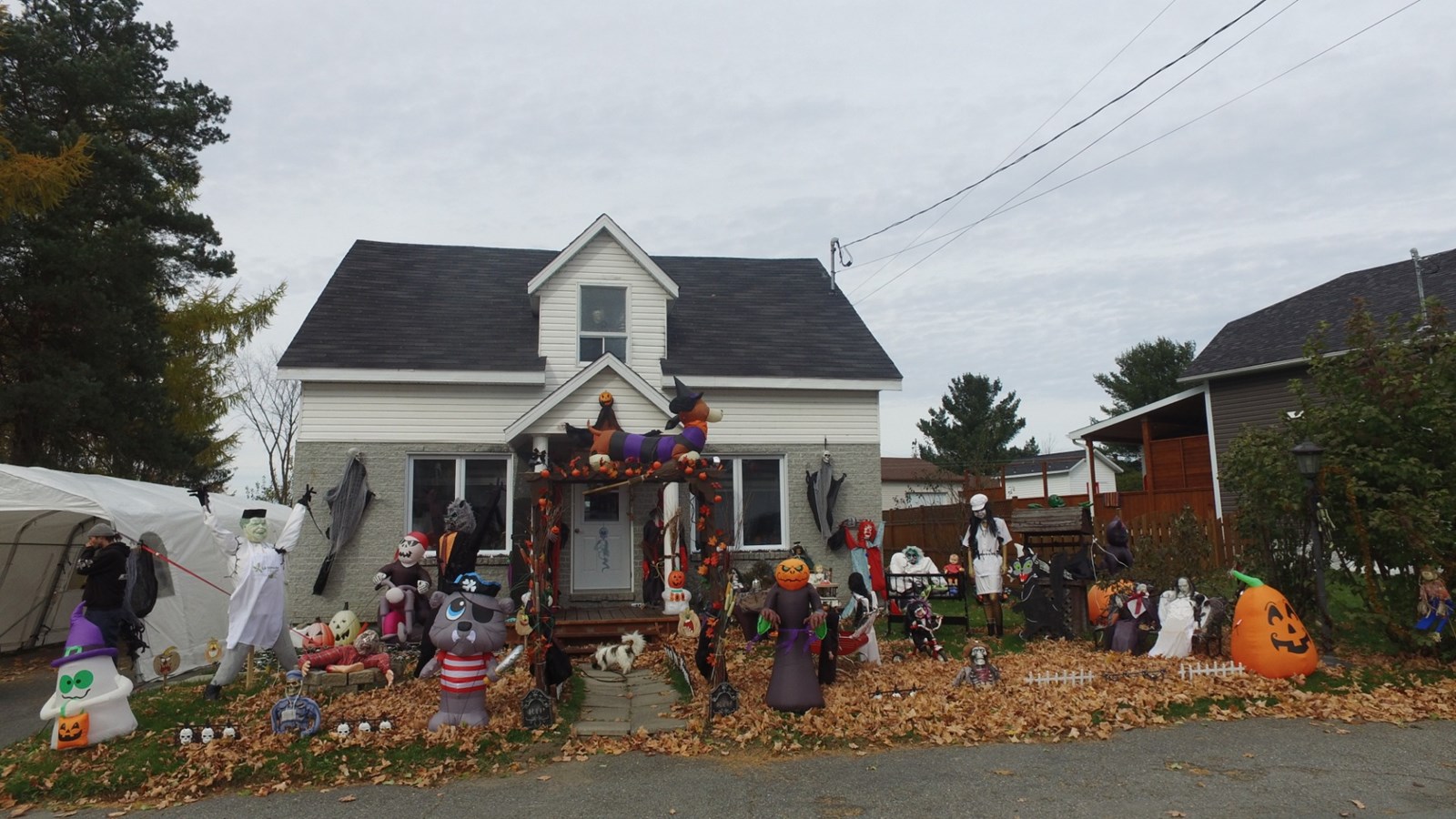 Normand DeLessard présente Nancy Vachon et sa passion pour l'Halloween