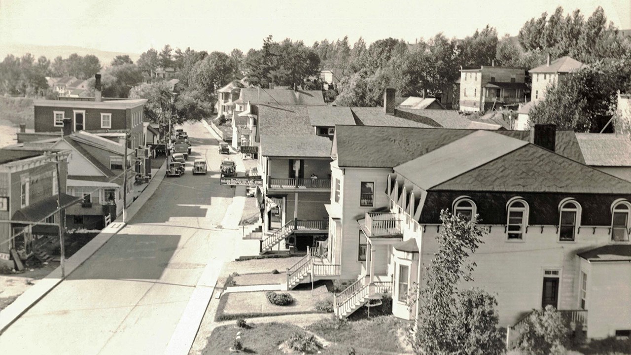 UN BEAU SECTEUR DE LA PREMIÈRE AVENUE EN 1935