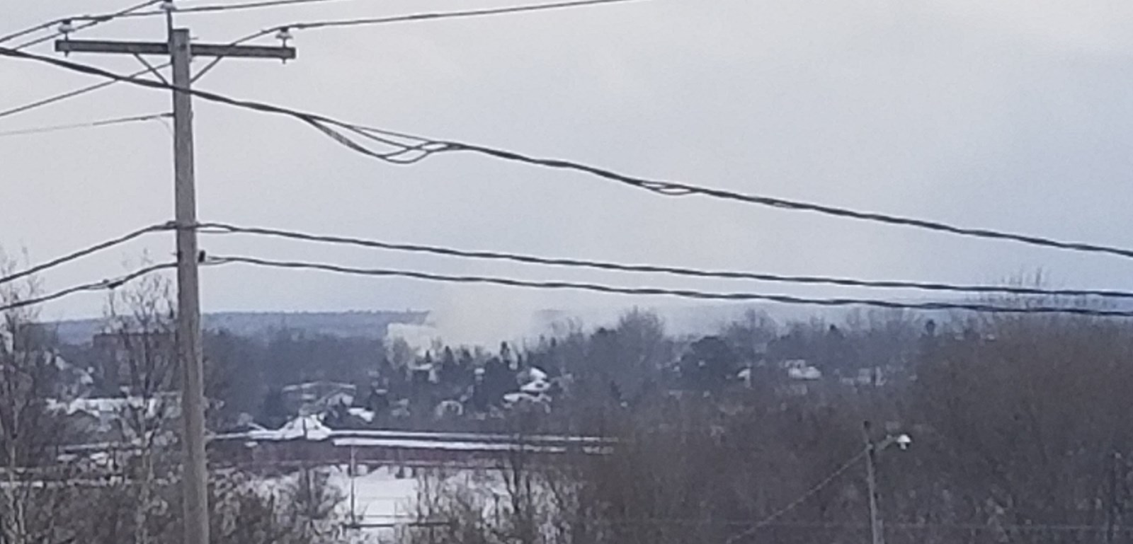 La fumée était visible à partir de nos bureaux sur la rive Est