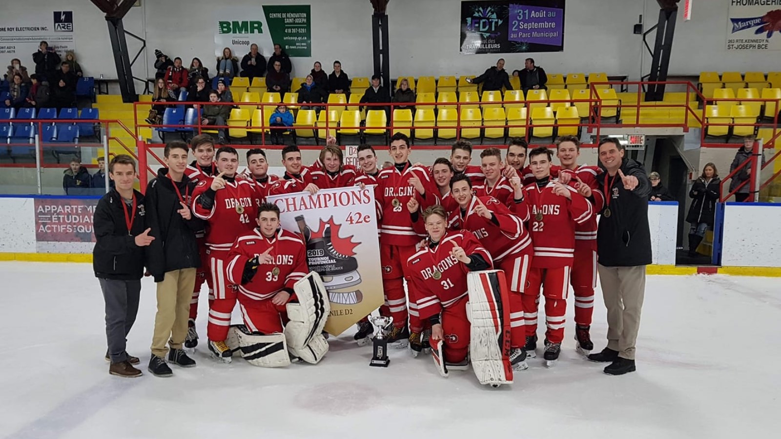 Les Dragons juvéniles hockey de Saint-Georges triomphent