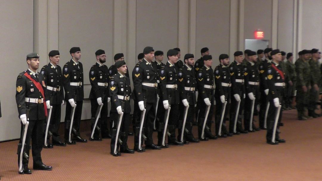 Normand DeLessard présente la parade des drapeaux de Saint-Georges-de-Beauce