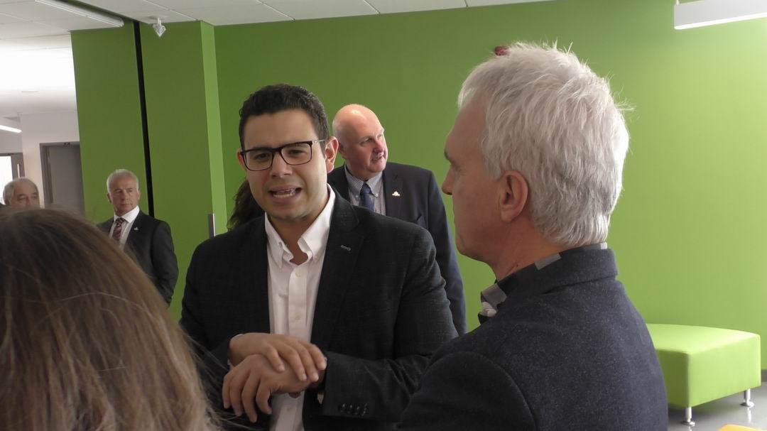 Normand DeLessard présente l'agrandissement de l’École l'Éco Pin