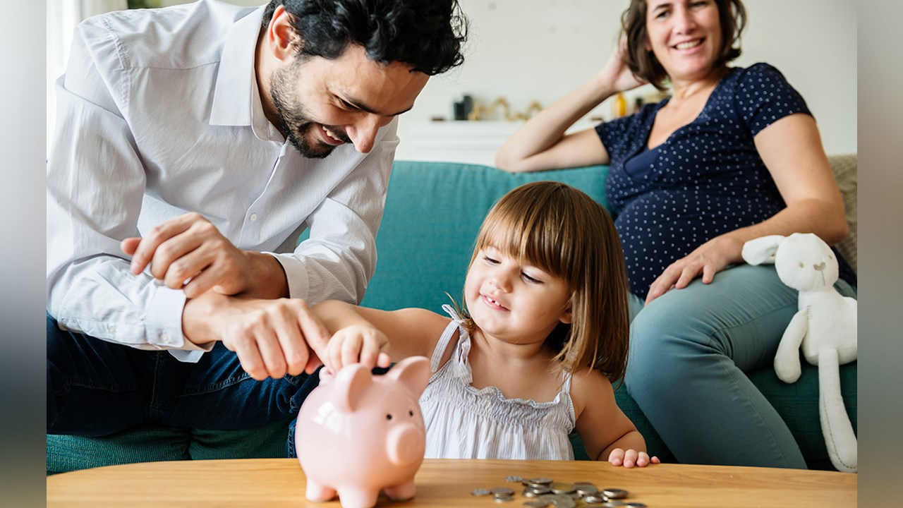 Parents : enseignez l’épargne à vos enfants, bien sûr – mais montrez-leur aussi à profiter de la vie