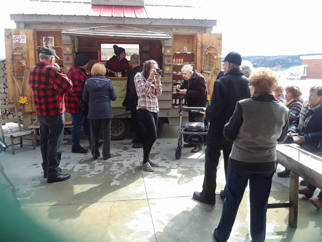 Normand DeLessard présente la cabane à sucre du Manoir du Quartier