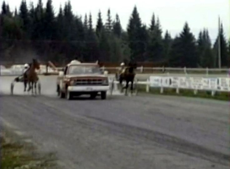 Normand DeLessard présente une course de chevaux à Saint-Georges en 1987