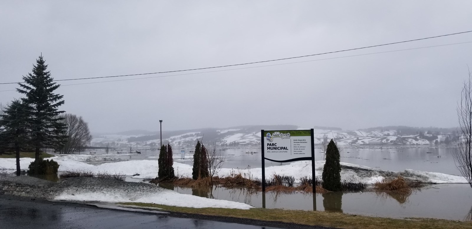 Inondations à Saint-Joseph : le maire s'attend à la pire crue depuis 100 ans