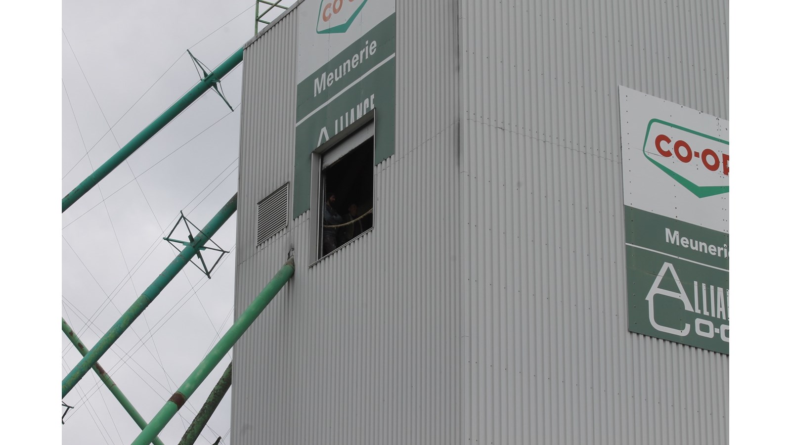 Chute dans un silo à grain : les blessures de l'homme ne seraient pas majeures