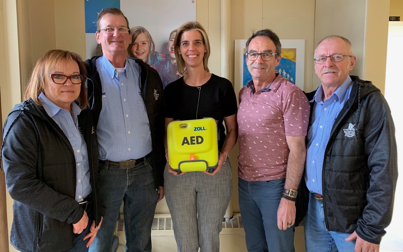 La direction de l'École du Trait-d'Union aux côtés des organisateurs de Nashville en Beauce et du Défi beauceron.