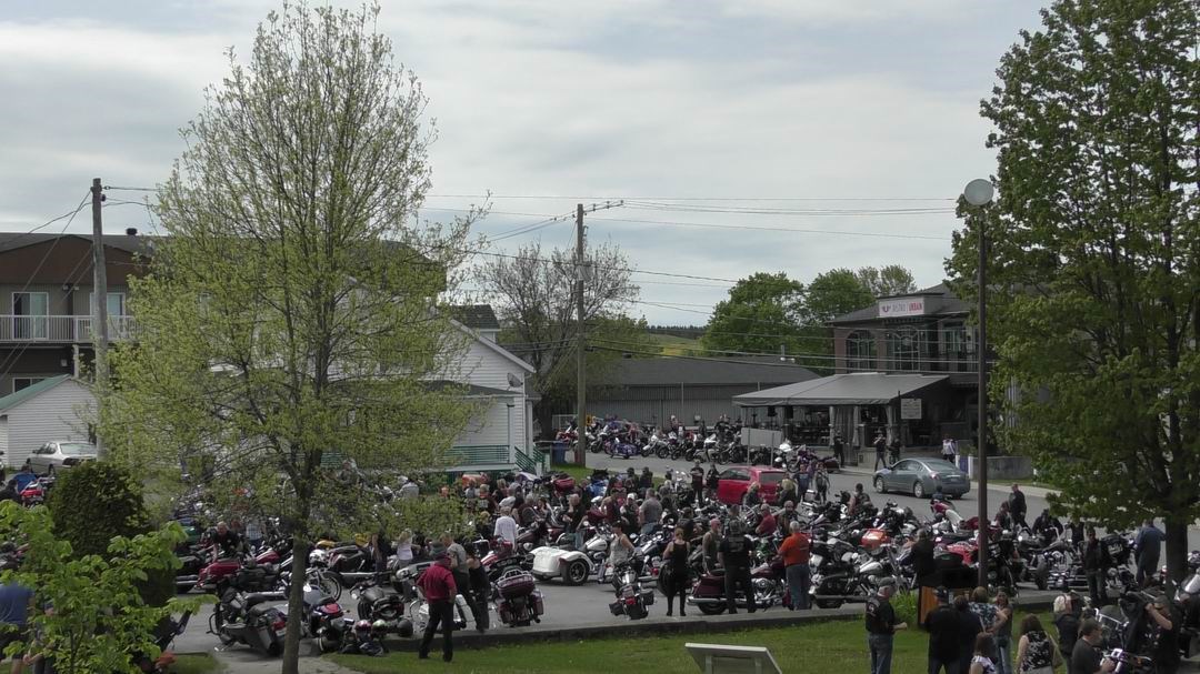 Normand DeLessard présente la bénédiction des motos à Saint-Victor