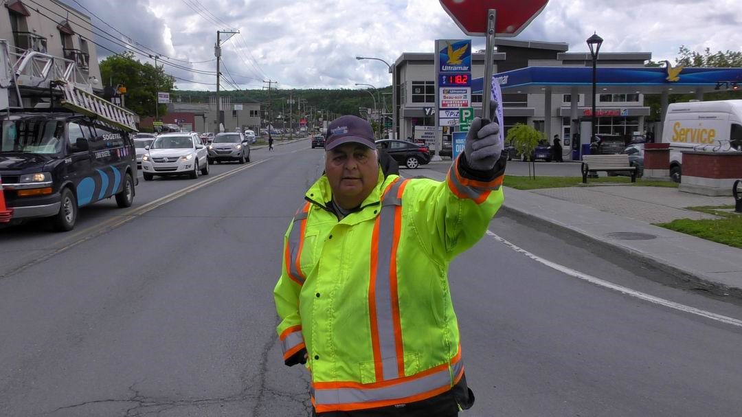 Normand DeLessard présente Martin Poulin, brigadier depuis 26 ans