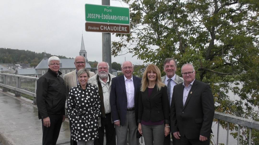 Normand DeLessard présente la dénomination du pont Joseph-Édouard Fortin de Beauceville