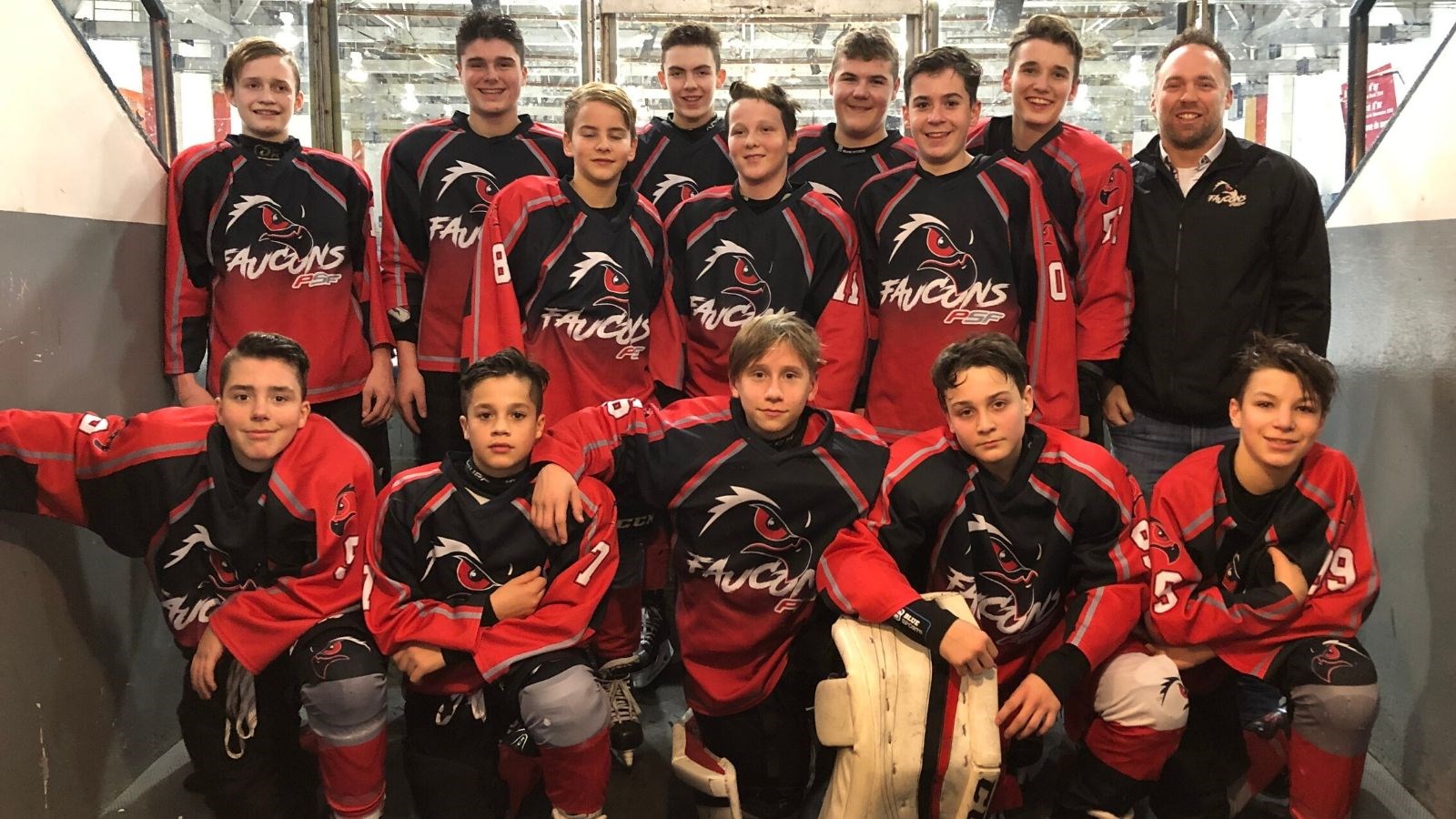 Les Faucons cadets hockey invaincus en quatre parties