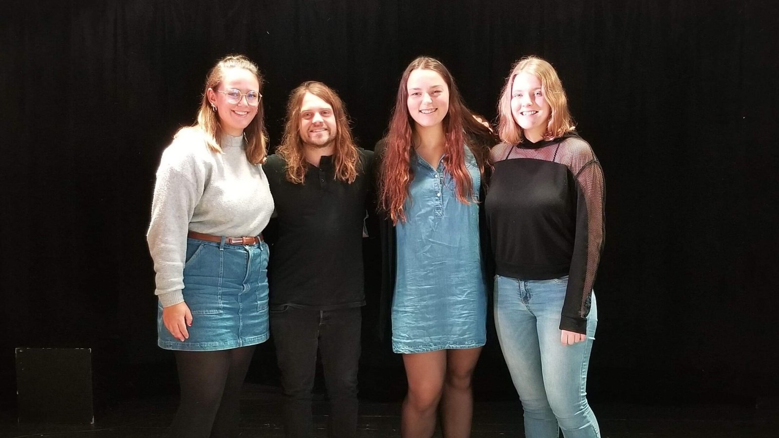 Pierre-Hervé Goulet et les étudiantes du Cégep Beauce-Appalaches