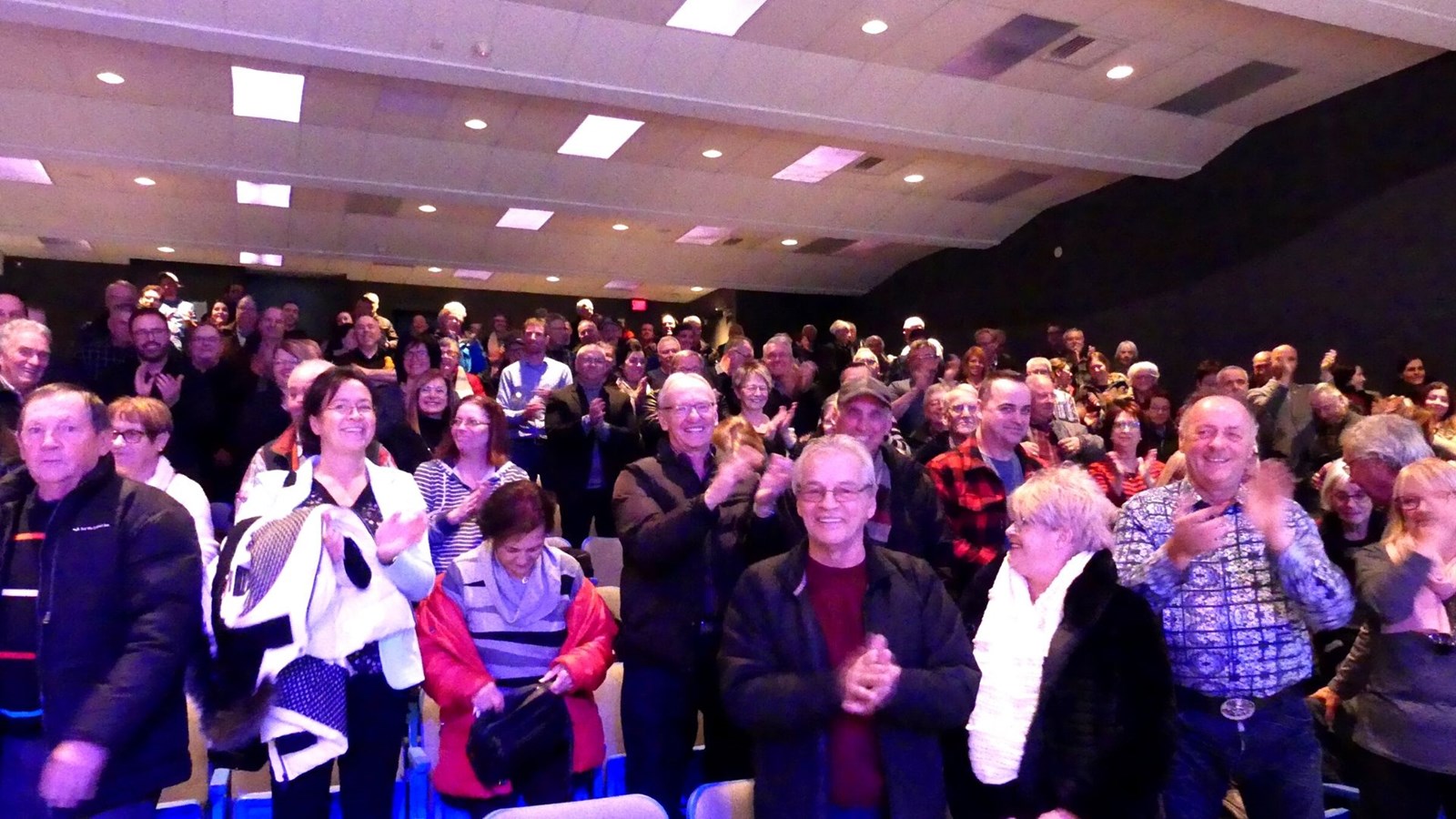 Les Beaucevillois présents ont donné leur appréciation du plan de revitalisation par une ovation debout.
