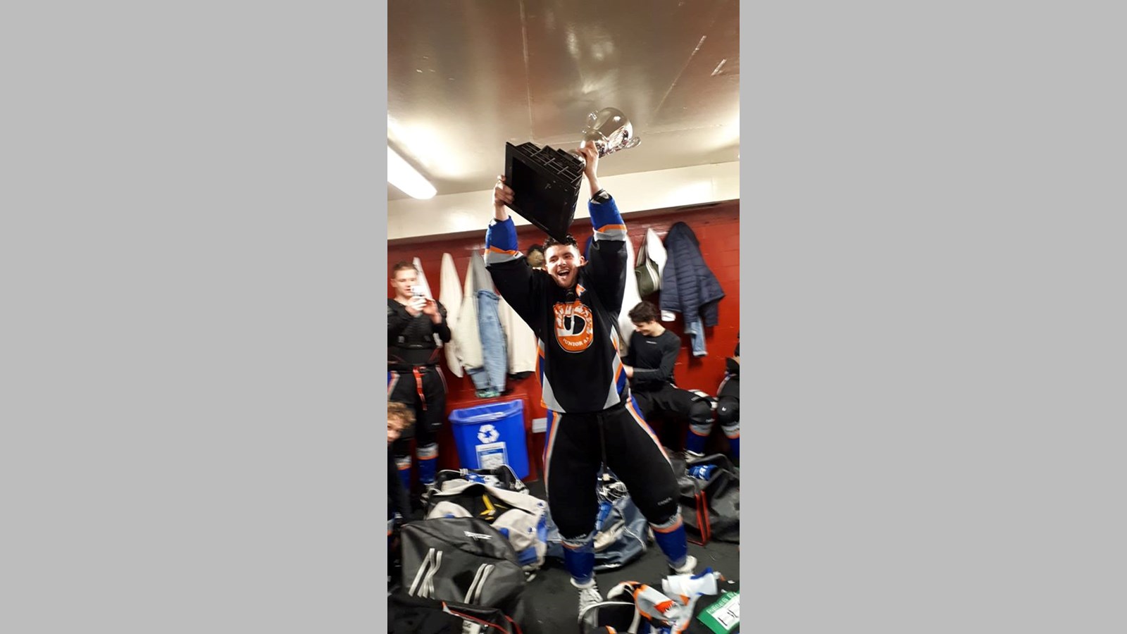 L'Assurancia remporte le 44e Tournoi provincial midget/junior Optimiste de Shawinigan