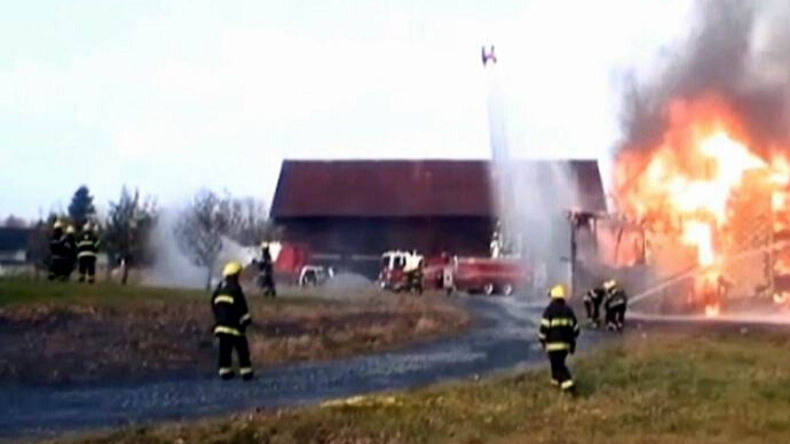 Normand DeLessard présente une pratique des pompiers de Saint-Georges en 2003