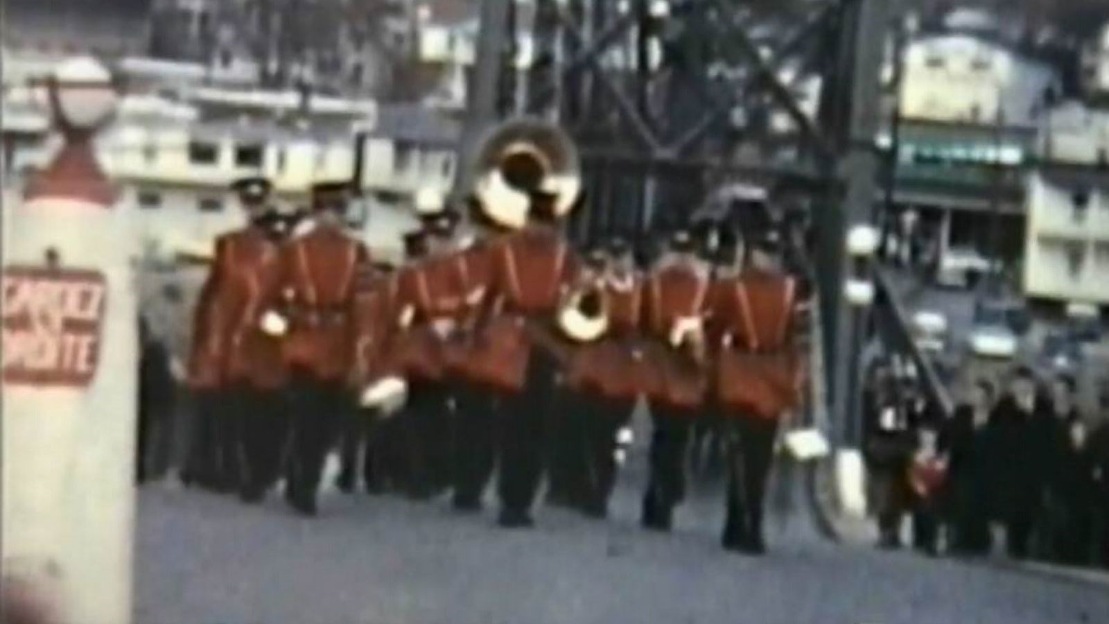 Normand DeLessard présente la parade du Marché Gilbert (IGA) de Saint-Georges en 1962