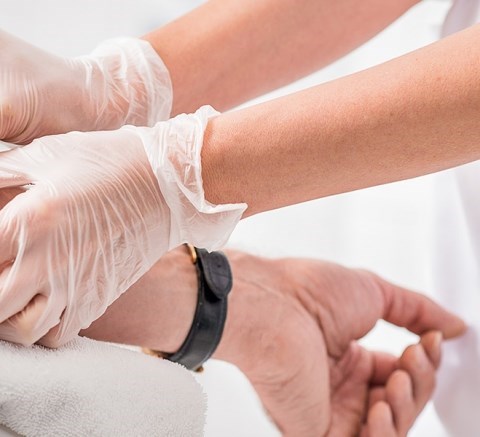 Près de 10 000 employés de la santé sont absents du travail